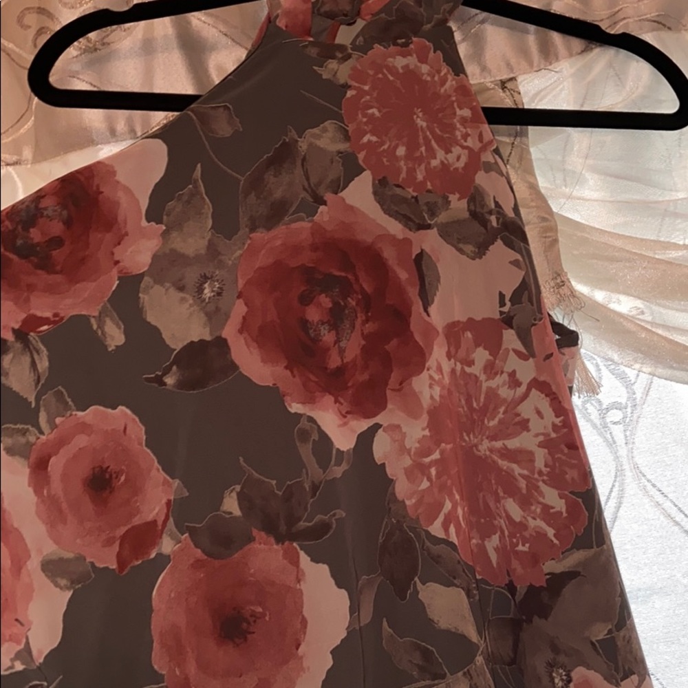 🌸EUC FASHION NOVA summer high neck sleeveless top - Picture 4 of 8